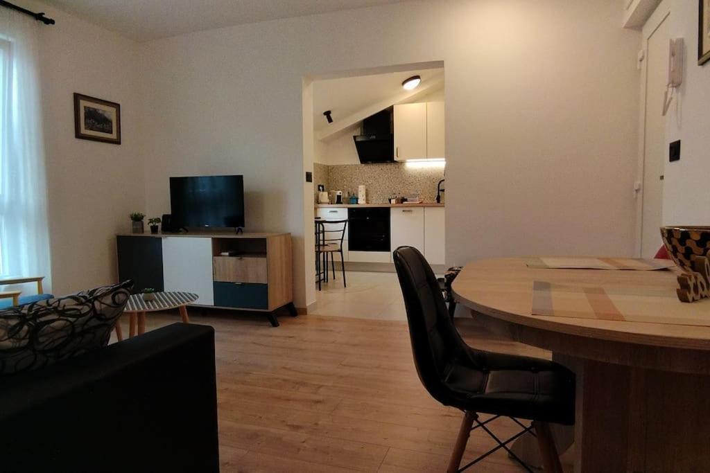 Cute Apartment Marla Art Close To Center Pula Exterior foto